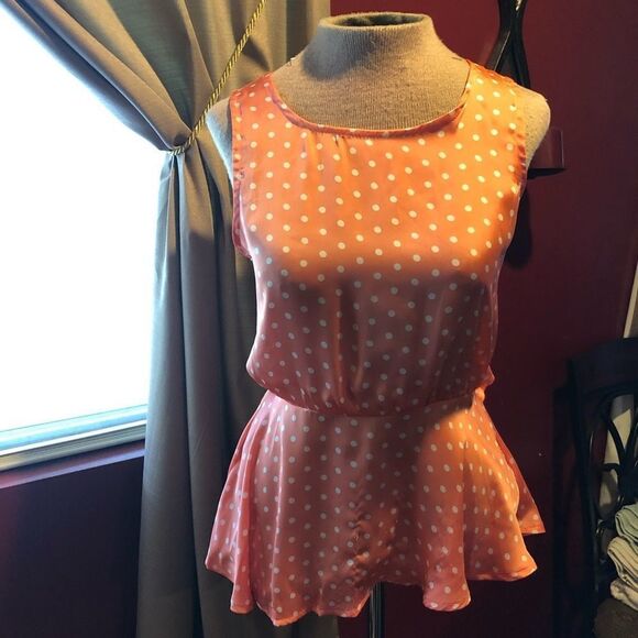Cute peach and polka dot summer top - Picture 2 of 6